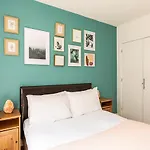 London Apartment In Trendy Clapham Junction